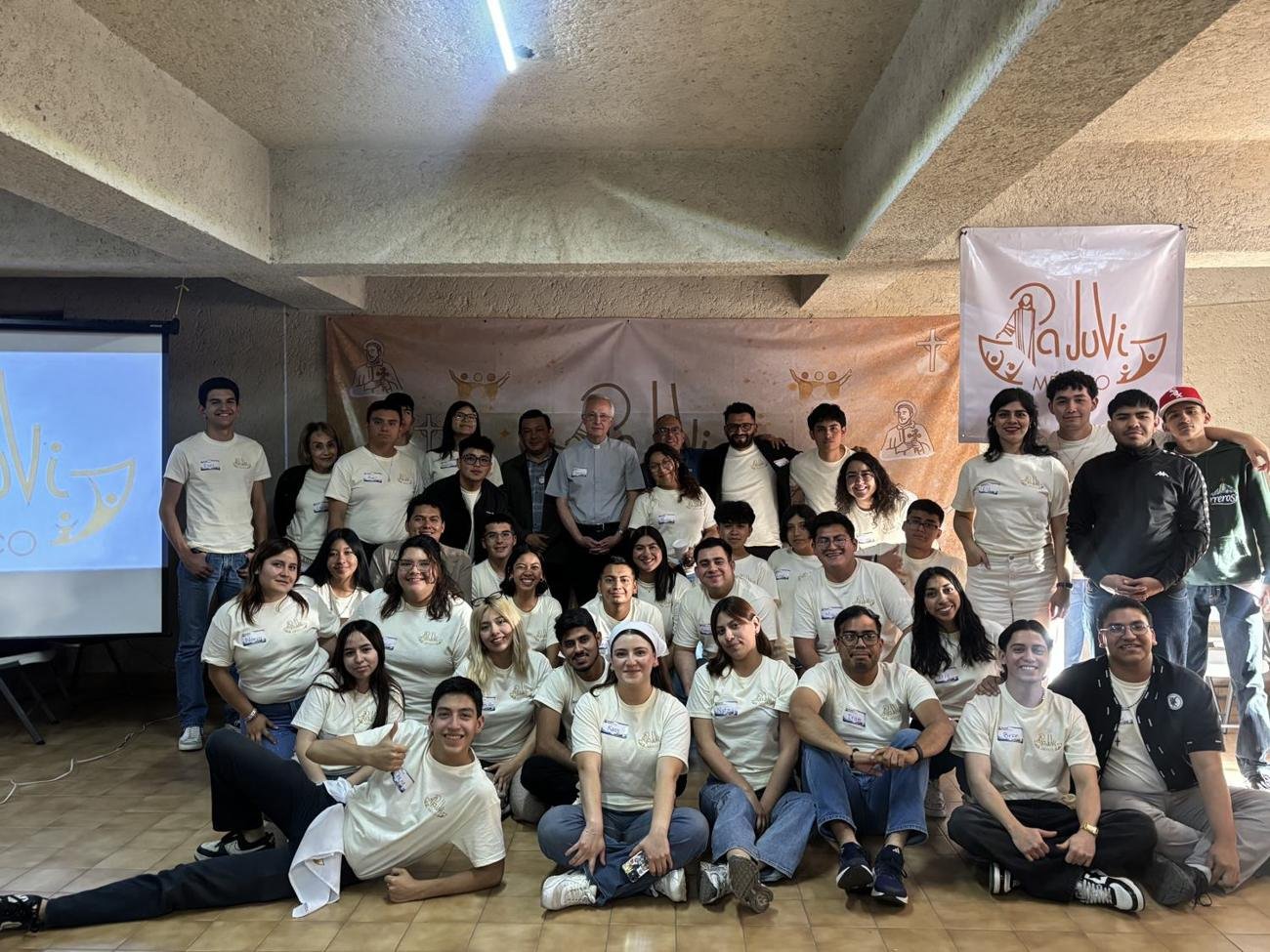 Foto grupal de los participantes del Simposio Vicentino