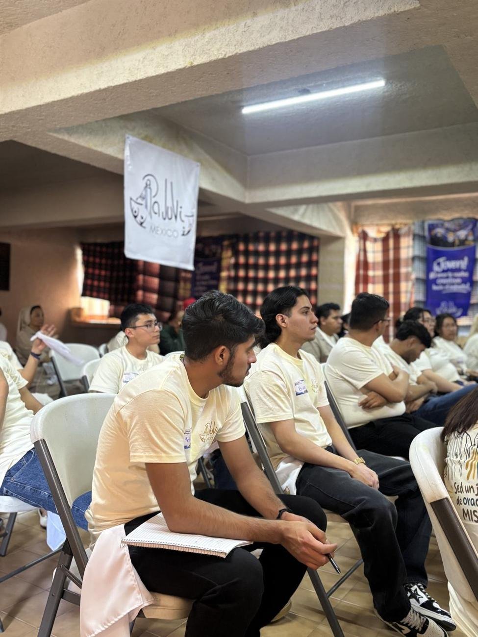 Jóvenes en una sesión de formación durante el encuentro nacional