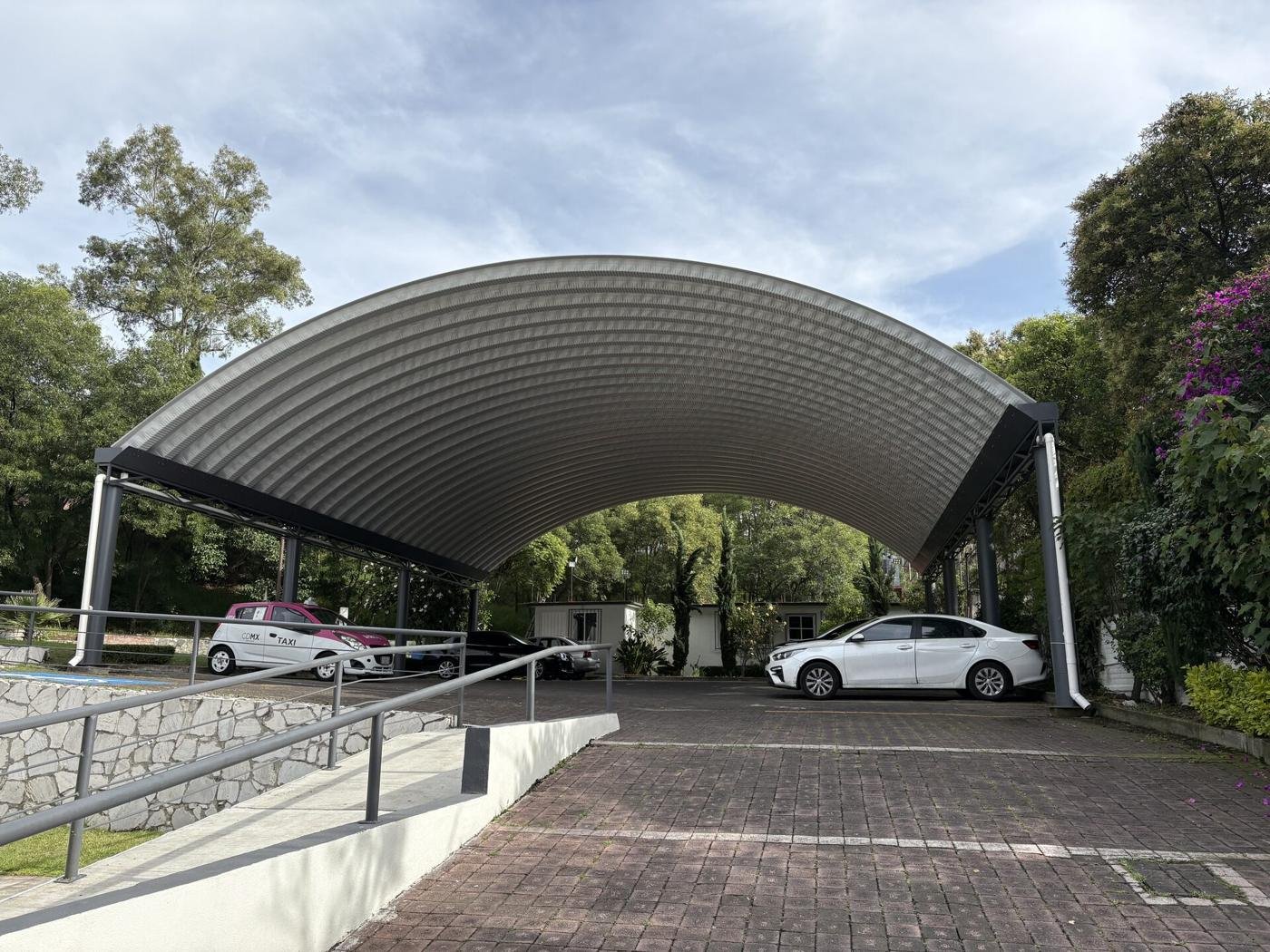 Domo techado para eventos de la Capilla