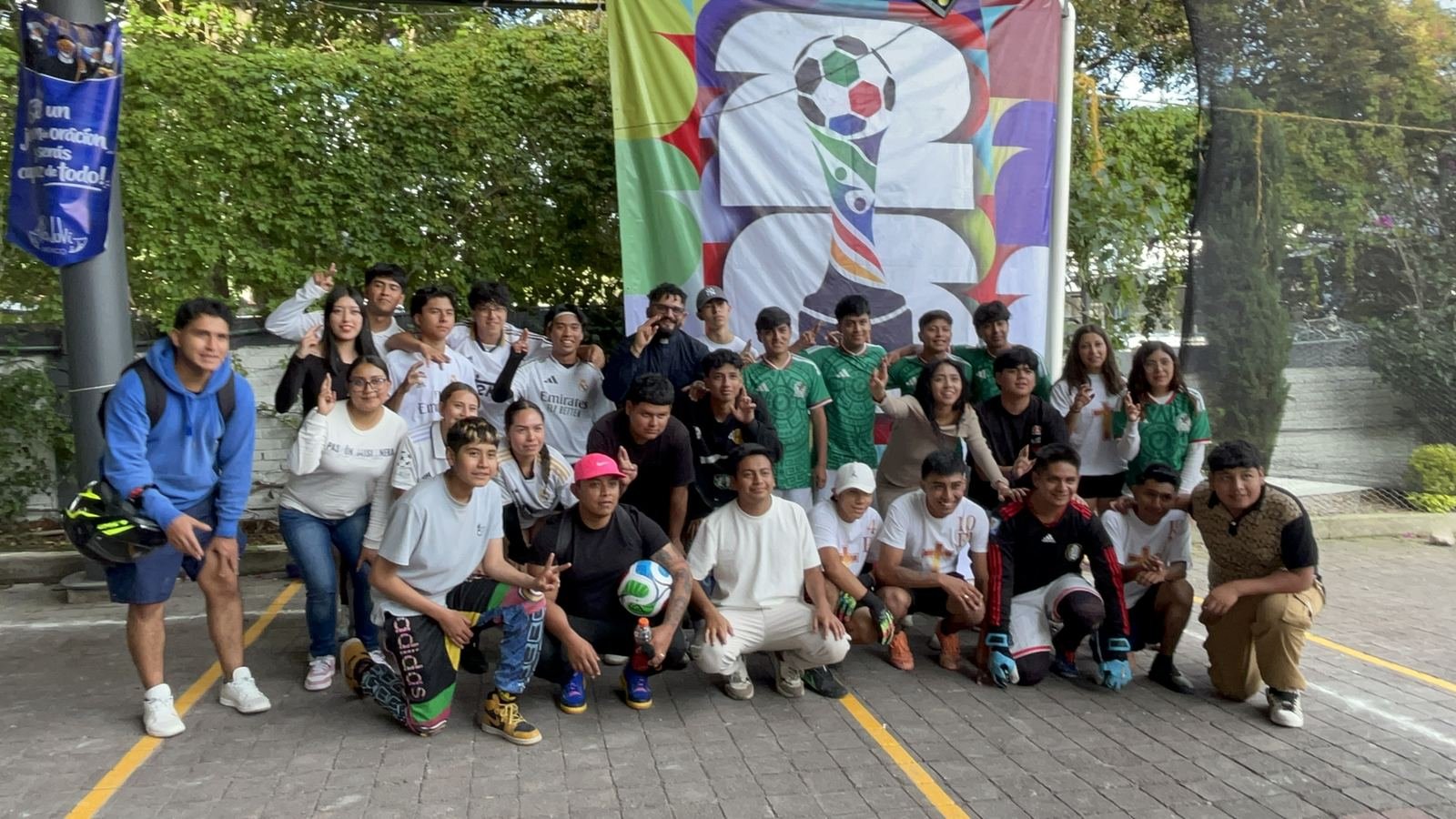 Foto grupal de todos los equipos participantes en la PAJUVI World Cup 2026